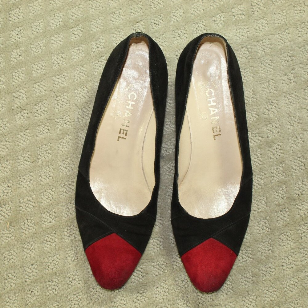 Chanel Women's Size 9 Suede Black Body Red Cap Toe Low 1.75" Block Heels - Picture 3 of 8